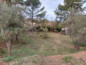 Terrain 1 037 m² Salernes
