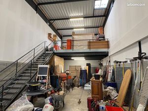 Local d'activité 122 m²