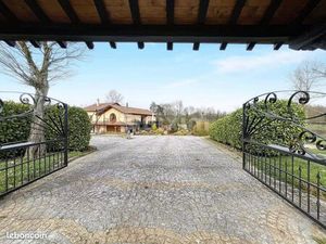 Moulin 12 pièces 341 m²