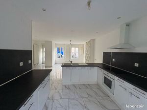 Maison 100 m2 4 chambres avec petite cour