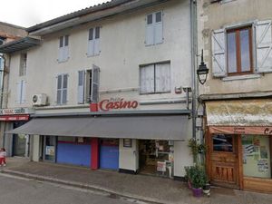 Local commercial 818 m²