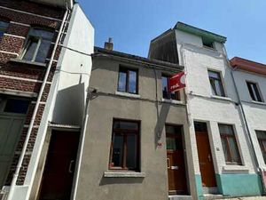 Maison 2 chambre plus bureau  accès latéral couvert  cave.