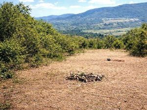 Terrain constructible de 675 m² à CHARME-SUR-RHONE