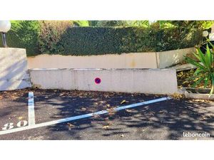 Place de parking extérieure 2 roues Résidence fermée Le Tivoli des Fleurs Cannes la Bocca