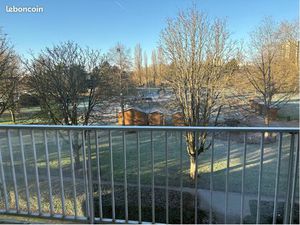 Appartement refait à neuf avec vue sur le parc urbain