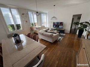 Élégant appartement de caractère – Lumière  volumes à Remicourt