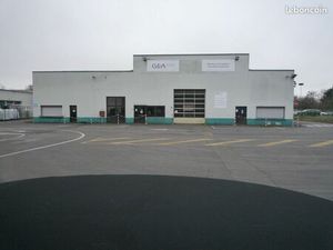 Local industriel 3 000 m²