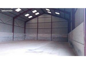 Location hangar 320 m²