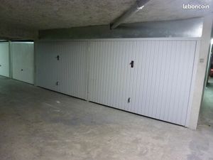Grasse Bd V.Hugo loue grand garage/box ~ 15m2  fermé sécurisé
