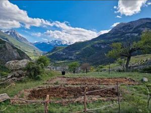 Terrain a louer de 1040m2 a st martin de queyrieres 05 hautes alpes