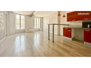 Appartement rénové dans petite copropriété Aubenas