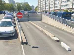 Box / Garage fermé 14 m² ~ Souterrain ~ Accès libre et autonome ~ sécurisé