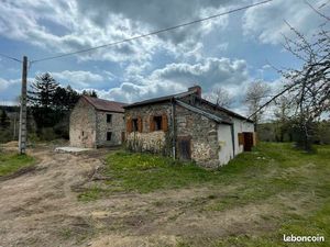 Bâtiments et granges en pierre à rénover avec grand terrain [A vendre]