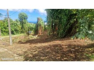 Terrain d’exception avec possibilité de vue mer – Constructible & viabilisé – 1 075 m² – L