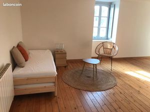 Grand studio meublé à louer