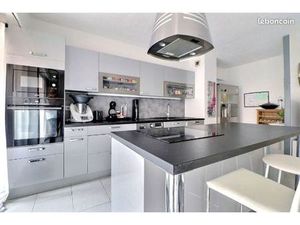 À 500 m de la plage du Veillat – 3 pièces 77m² au calme – Centre-ville Saint-Raphaël