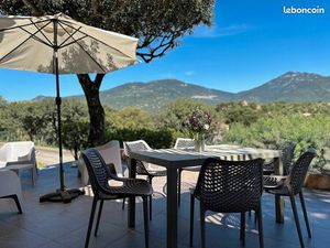 Appartement type 3 avec piscine et très grande terrasse  vue montagne