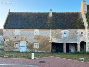 Dépendance en pierres à restaurer