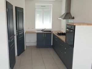 Maison 75 m2 cour et parking