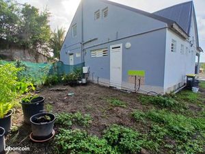 Studio à louer 410 abymes