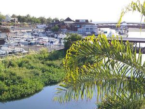 Appartement T3 70 m2 plein centre de saint gilles les bains