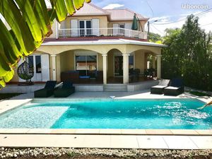 Villa f5 meublee avec piscine 200m de la mer