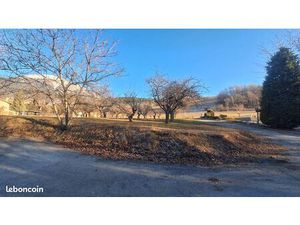 Terrain cosntructible de 990m² au calme - Saint Sauveur