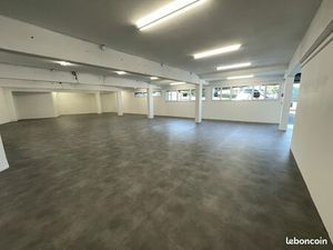 Local commercial 300 m² – Axe très passant – Forte visibilité – Aurillac
