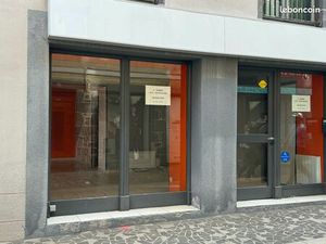 Local professionnel à vendre - emplacement n°1 – Centre-ville de Saint-Flour haut (15)