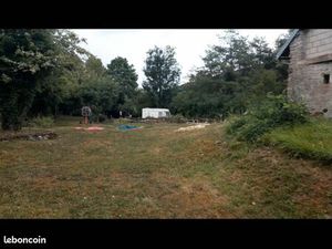 Propriété à rénover 2700 m2 de terrain  option terrain agricole 7ha