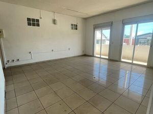 À louer local professionnel de environ 180 m²  situé au 1er étage  en plein centre-ville d