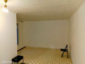 Grand studio proche métro Hoche