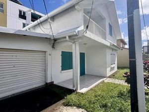 Local 90 m² Saint-Benoît