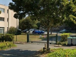 Place de parking ( gare  baumette)