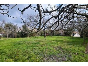 Terrain plat viabilisé avec permis accordé pour maison T4 de plain-pied