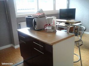 Studio meuble toues charges comprises