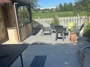 Maison avec cour  garage et dépendance – Urzy  chauffage bois compris