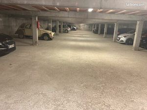 Place de parking dans garage souterrain residence centre ville