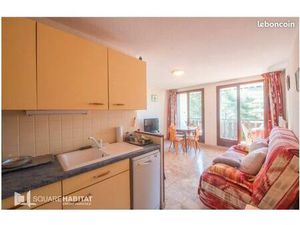 Studio meublé avec balcon  coin nuit et cave