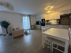 GRAND STUDIO MEUBLE AVEC COIN NUIT PROCHE GARE RER E