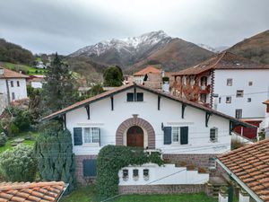 Magnifique maison de bourg à Saint Étienne de Baïgorry