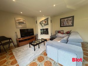 Maison 4 chambres sur sous sol avec espace independant au RDC à IRODOUER