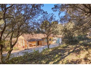 Maison à vendre à Lambesc - Maison de plain-pied avec studio indépendant  piscine et grand