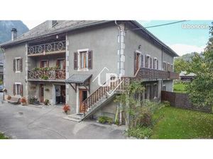 Propriété 11 pièces 251 m²