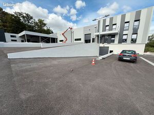 Locaux d'activité et bureaux de 110 m2 à plus de 1 375 m2