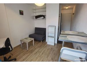 STUDIO MEUBLE RENOVE avec balcon – 100 M ECOLE MANAGEMENT – GARE