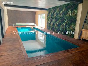 Propriété 6 pièces 218 m²