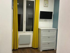 Beau studio refait à neuf électricité compris