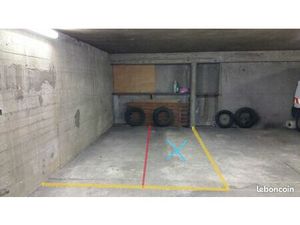 Paris 18 - Poteaux/Ruisseau : Place moto sécurisée