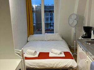 Studette très bon état Paris 15eme